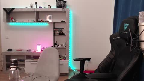 Snapshot of teddy_mode chatting on December 15, 2024, 6:37 pm Teddy online show from December 15, 2024, 6:37 pm