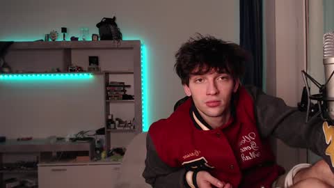 Snapshot of teddy_mode chatting on December 17, 2024, 12:01 am Teddy online show from December 17, 2024, 12:01 am