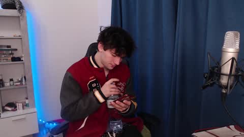 Snapshot of teddy_mode chatting on December 20, 2024, 6:56 pm Teddy online show from December 20, 2024, 6:56 pm