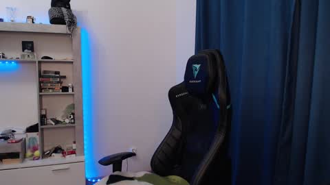 Snapshot of teddy_mode chatting on February 6, 2025, 7:13 am Teddy online show from February 6, 2025, 7:13 am