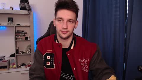 Snapshot of teddy_mode chatting on February 6, 2025, 10:15 am Teddy online show from February 6, 2025, 10:15 am