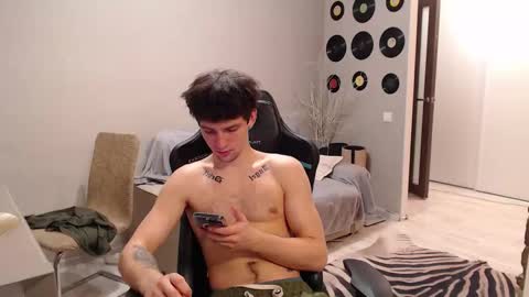 Snapshot of teddy_mode chatting on November 8, 2025, 5:23 pm Teddy online show from November 8, 2025, 5:23 pm