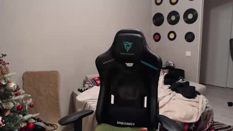 Snapshot of teddy_mode chatting on December 5, 2025, 7:17 am Teddy online show from December 5, 2025, 7:17 am