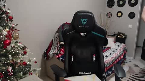 Snapshot of teddy_mode chatting on December 20, 2025, 3:57 am Teddy online show from December 20, 2025, 3:57 am