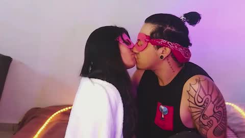 Shelovesthemask online show from November 24, 2025, 3:34 pm