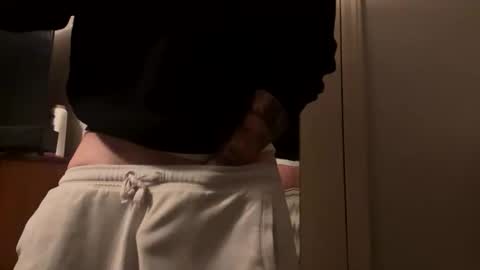 Twizzler online show from October 10, 2025, 2:21 am