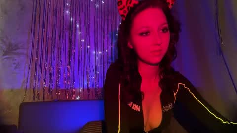 Snapshot of temptingvision chatting on December 18, 2025, 9:15 am temptingvision online show from December 18, 2025, 9:15 am