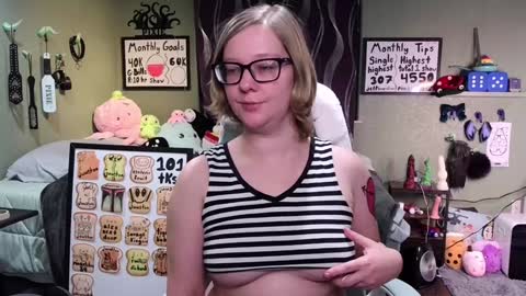 Pixie and Tentacle Overlord online show from January 21, 2025, 5:16 am