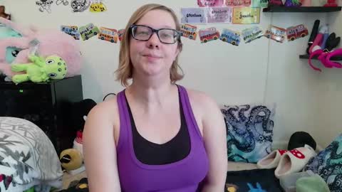 Snapshot of ten_tickle_pixie chatting on March 4, 2026, 7:31 pm Pixie and Tentacle Overlord online show from March 4, 2026, 7:31 pm