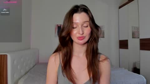 Snapshot of tender_babyy chatting on February 6, 2025, 5:30 pm Sexy girl Li online show from February 6, 2025, 5:30 pm