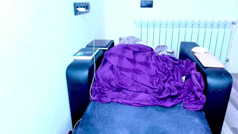 Snapshot of tenebrise chatting on November 10, 2025, 10:42 pm Kira online show from November 10, 2025, 10:42 pm