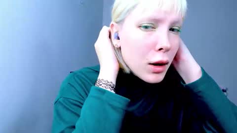 Snapshot of tenebrise chatting on November 14, 2025, 10:18 pm Kira online show from November 14, 2025, 10:18 pm