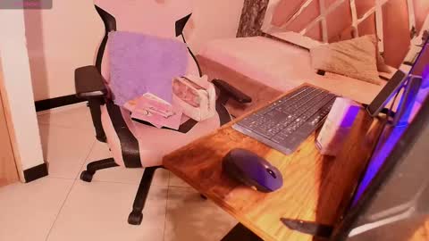 Terra Elowen online show from October 4, 2025, 11:41 am