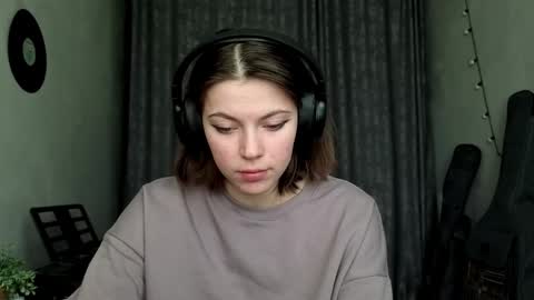 Anny Simpson online show from February 16, 2026, 6:09 am