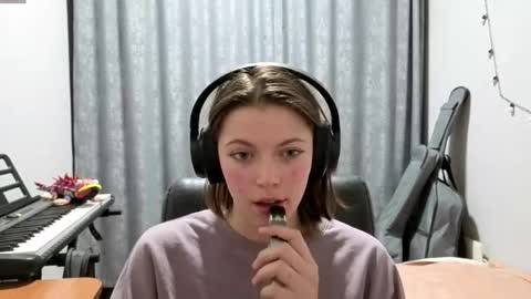 Snapshot of terranaufzinger chatting on April 20, 2026, 8:10 pm Anny Simpson online show from April 20, 2026, 8:10 pm