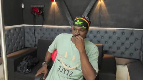 terranze_z online show from November 6, 2025, 7:04 pm