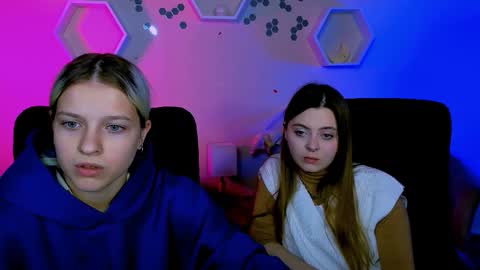 Snapshot of tessa_tea chatting on November 28, 2025, 9:56 am tessa_tea online show from November 28, 2025, 9:56 am