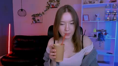 Snapshot of tessa_tea chatting on May 9, 2026, 8:52 am tessa_tea online show from May 9, 2026, 8:52 am