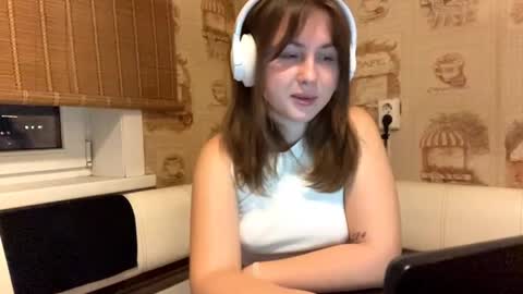 Tessa online show from November 26, 2025, 3:35 pm