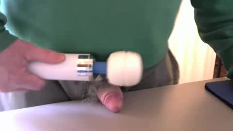 Snapshot of testechat chatting on November 9, 2025, 7:01 pm Test the Chat online show from November 9, 2025, 7:01 pm