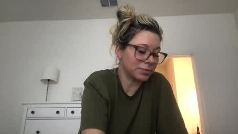 Snapshot of texas_blonde chatting on November 1, 2025, 6:43 pm Daphne Summers online show from November 1, 2025, 6:43 pm