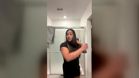 Snapshot of texasbadgirl chatting on March 17, 2026, 7:17 pm SELENE SANTOS online show from March 17, 2026, 7:17 pm