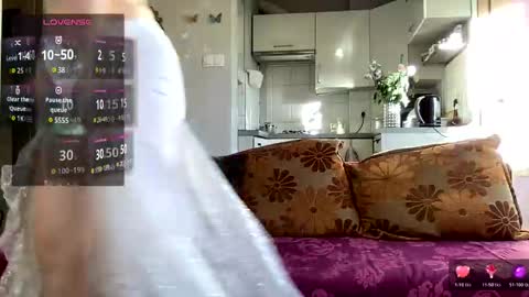 Teylor online show from November 6, 2025, 1:45 pm