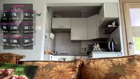 Teylor online show from December 4, 2025, 1:09 pm