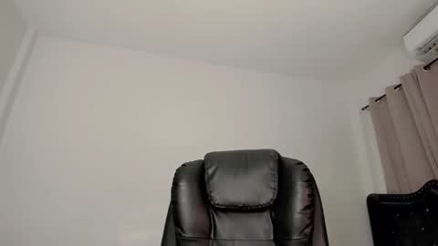 Snapshot of tgirl_luna69 chatting on May 14, 2026, 9:32 pm Luna online show from May 14, 2026, 9:32 pm