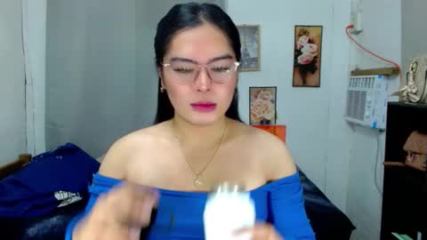 tgirlselena online show from December 3, 2025, 2:15 pm