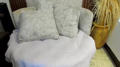 Sweet Thais  online show from November 1, 2025, 12:29 pm