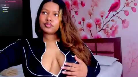 Snapshot of thais_waldrof chatting on June 24, 2026, 5:06 am Andreina online show from June 24, 2026, 5:06 am