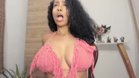 Snapshot of thali_gomex chatting on December 31, 2024, 12:25 pm Thalia Gomex online show from December 31, 2024, 12:25 pm