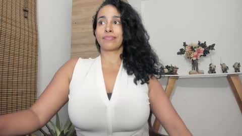 Snapshot of thali_gomex chatting on January 4, 2025, 9:41 pm Thalia Gomex online show from January 4, 2025, 9:41 pm