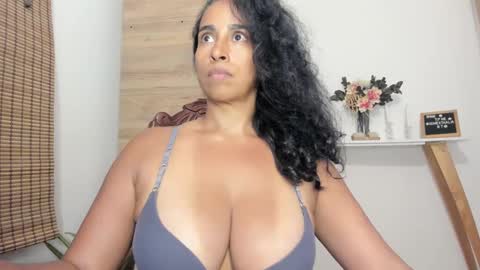 Snapshot of thali_gomex chatting on January 15, 2025, 6:40 pm Thalia Gomex online show from January 15, 2025, 6:40 pm