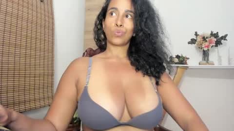 Snapshot of thali_gomex chatting on January 15, 2025, 9:41 pm Thalia Gomex online show from January 15, 2025, 9:41 pm