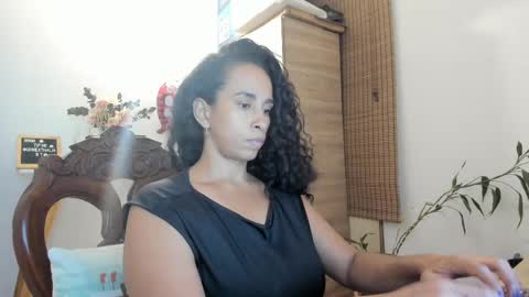 Snapshot of thali_gomex chatting on February 22, 2025, 4:40 am Thalia Gomex online show from February 22, 2025, 4:40 am