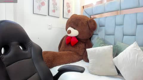 Snapshot of thalia_nichols chatting on May 15, 2026, 10:17 pm Thalia Nichols online show from May 15, 2026, 10:17 pm