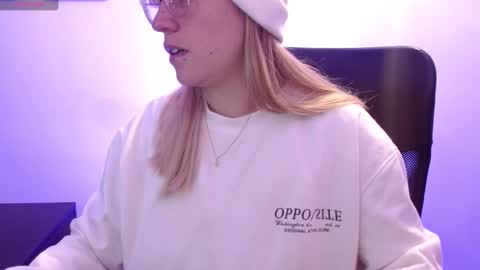   online show from February 13, 2025, 2:31 pm