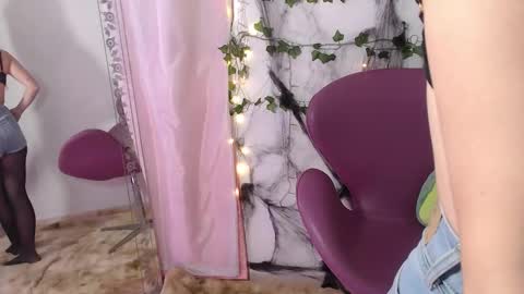   online show from November 7, 2025, 11:49 pm