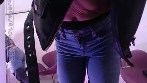   online show from November 28, 2025, 1:14 pm