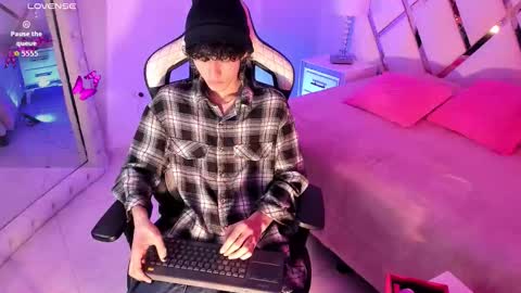 Snapshot of thanier_18 chatting on February 19, 2026, 7:32 pm thanier_18 online show from February 19, 2026, 7:32 pm