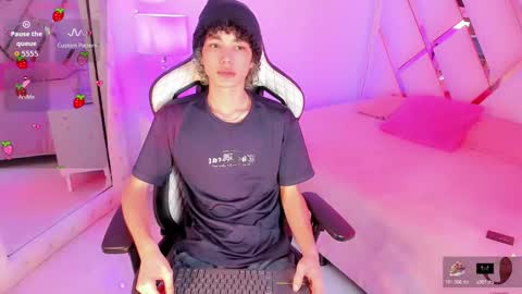 Snapshot of thanier_18 chatting on February 20, 2026, 7:14 pm thanier_18 online show from February 20, 2026, 7:14 pm