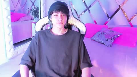 Snapshot of thanier_18 chatting on February 27, 2026, 7:36 pm thanier_18 online show from February 27, 2026, 7:36 pm