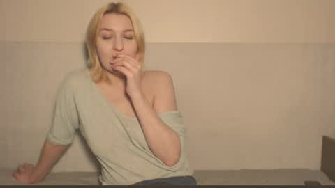 Snapshot of the_basic_instinctt chatting on October 18, 2025, 10:32 pm Eva online show from October 18, 2025, 10:32 pm