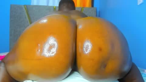 Snapshot of the_beautiful_barbie chatting on October 14, 2025, 3:24 pm the_beautiful_barbie online show from October 14, 2025, 3:24 pm