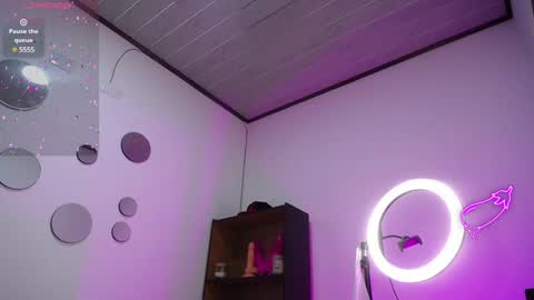 Snapshot of the_best_fox chatting on December 11, 2024, 2:22 pm the girl of your dreams online show from December 11, 2024, 2:22 pm