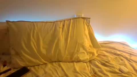 the crazy travellers online show from December 19, 2025, 4:25 pm