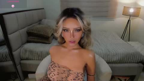 Snapshot of the_enchantressxx chatting on November 12, 2025, 10:30 pm nabi butterfly online show from November 12, 2025, 10:30 pm