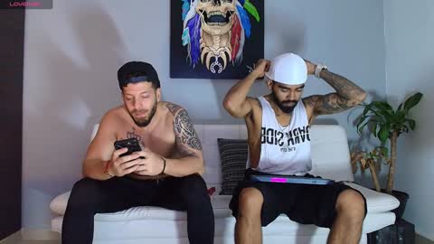 SCOTT  THEO  KAMERON  GENDERSON online show from December 17, 2024, 4:12 am